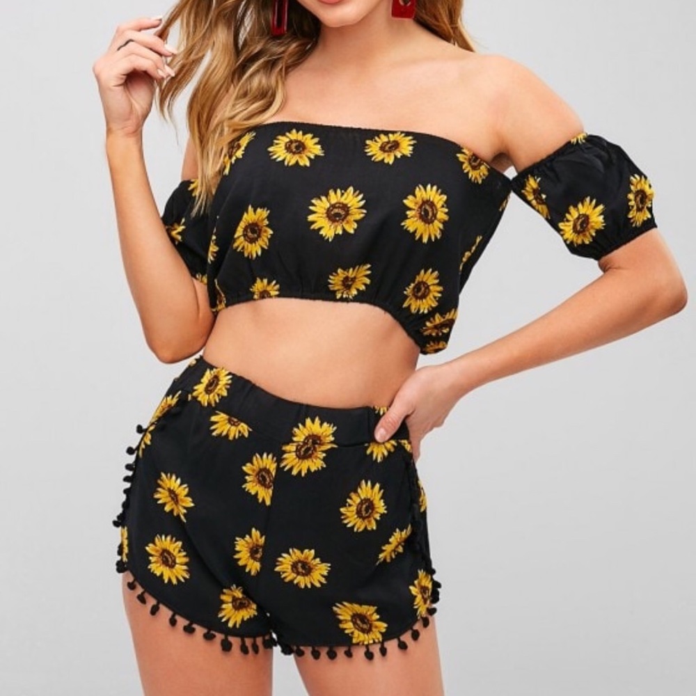 NWT Zaful off shoulder top w/ pompoms shorts
